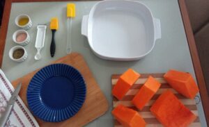 Preparando a mesa para iniciar a abóbora kabotiá assada 